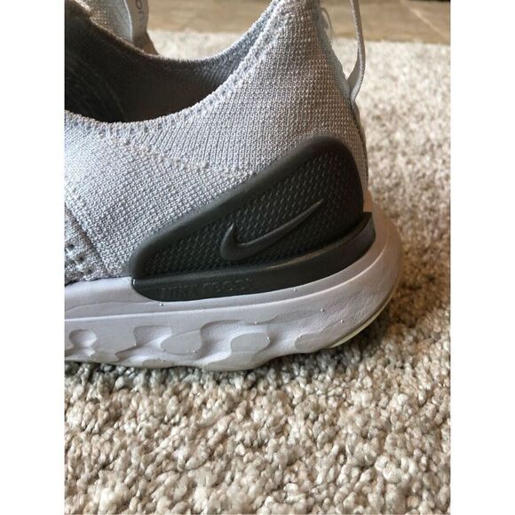 Nike Phantom Women’s White and Gray Athletic Shoes Size 9.5 - Picture 3 of 10